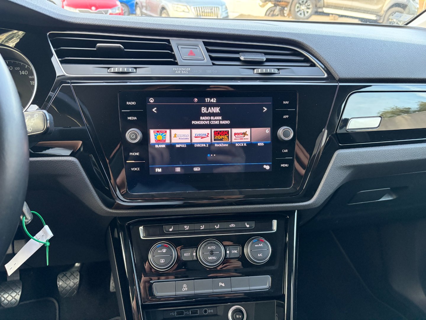 Volkswagen Touran – fotografie 24
