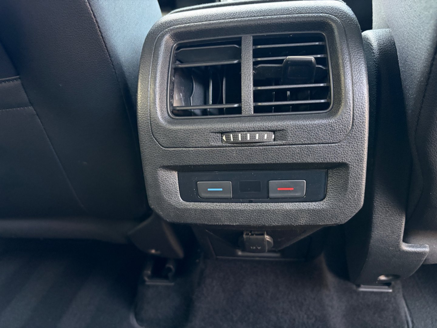 Volkswagen Touran – fotografie 35